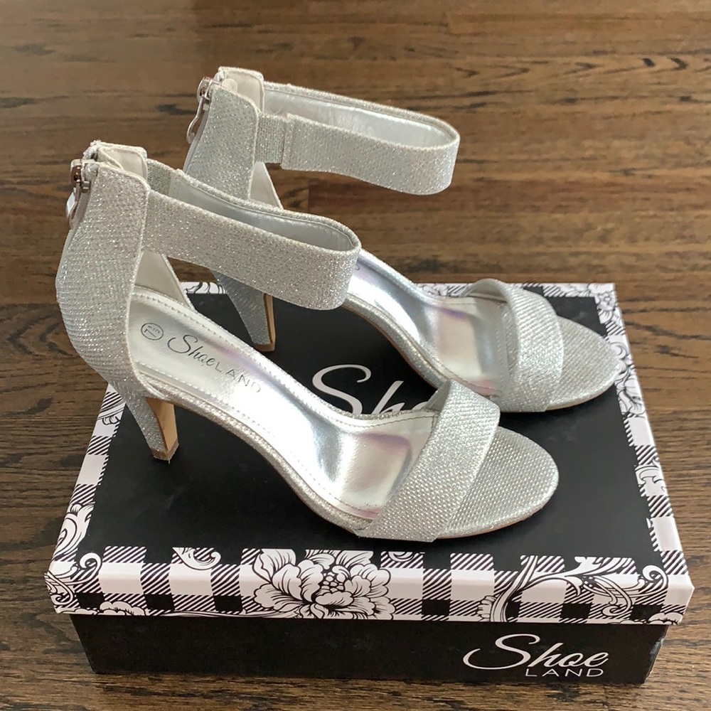 Women’s 7.5 Silver Open Toe Heels 2 inches